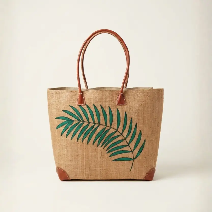 Panier artisanal en raphia et broderie